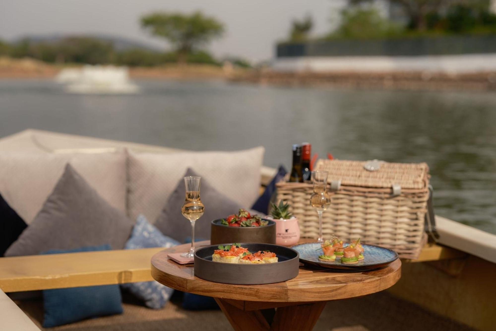 Jw Marriott Hotel Bengaluru Prestige Golfshire Resort & Spa Avati 외부 사진